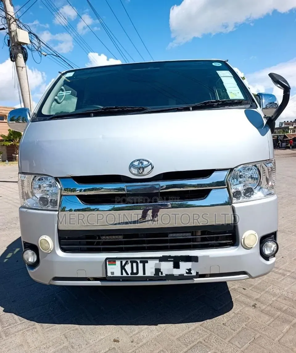 Toyota HiAce 2018 Silver