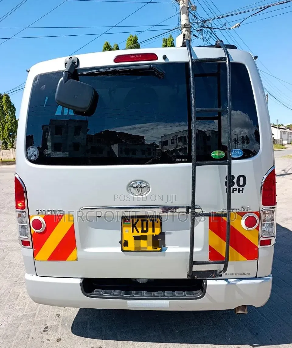 Toyota HiAce 2018 Silver