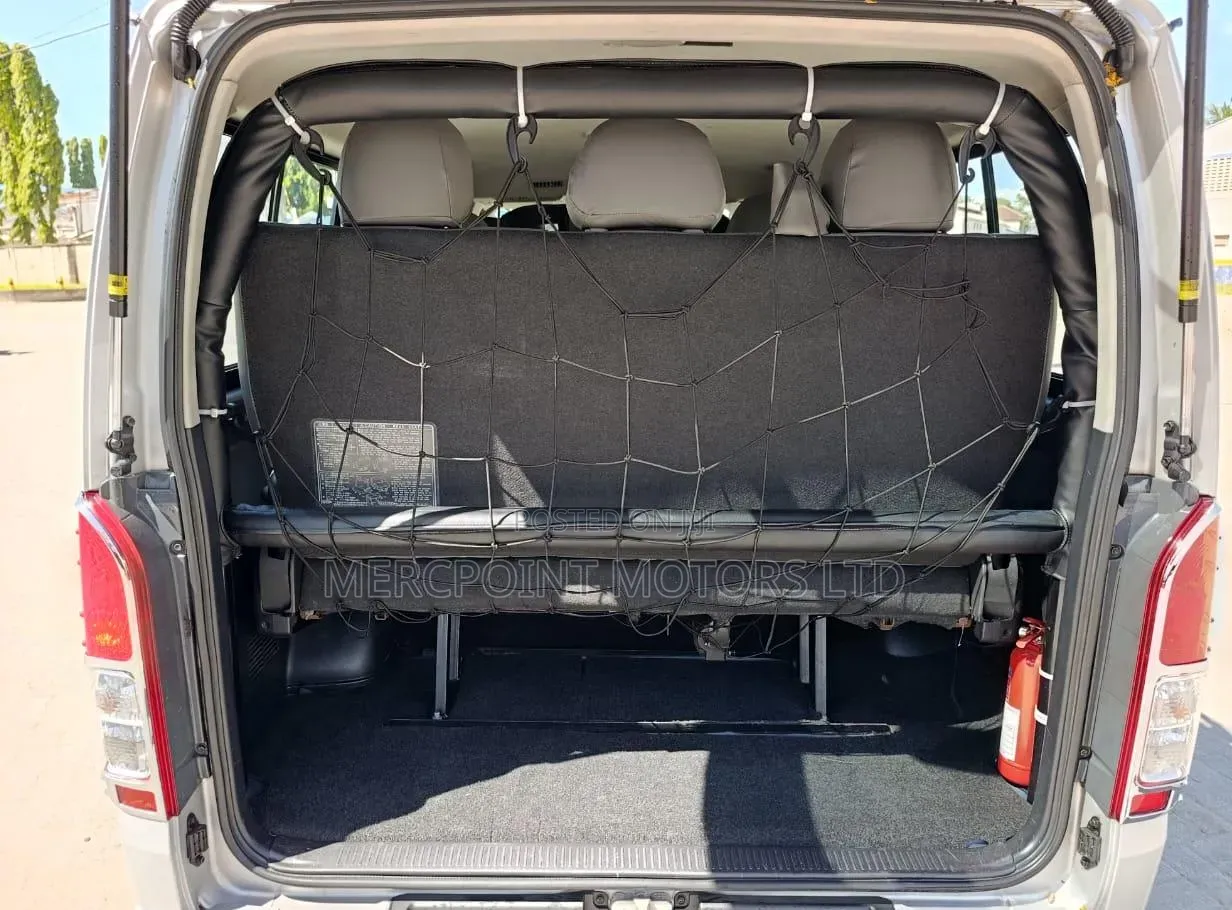 Toyota HiAce 2018 Silver