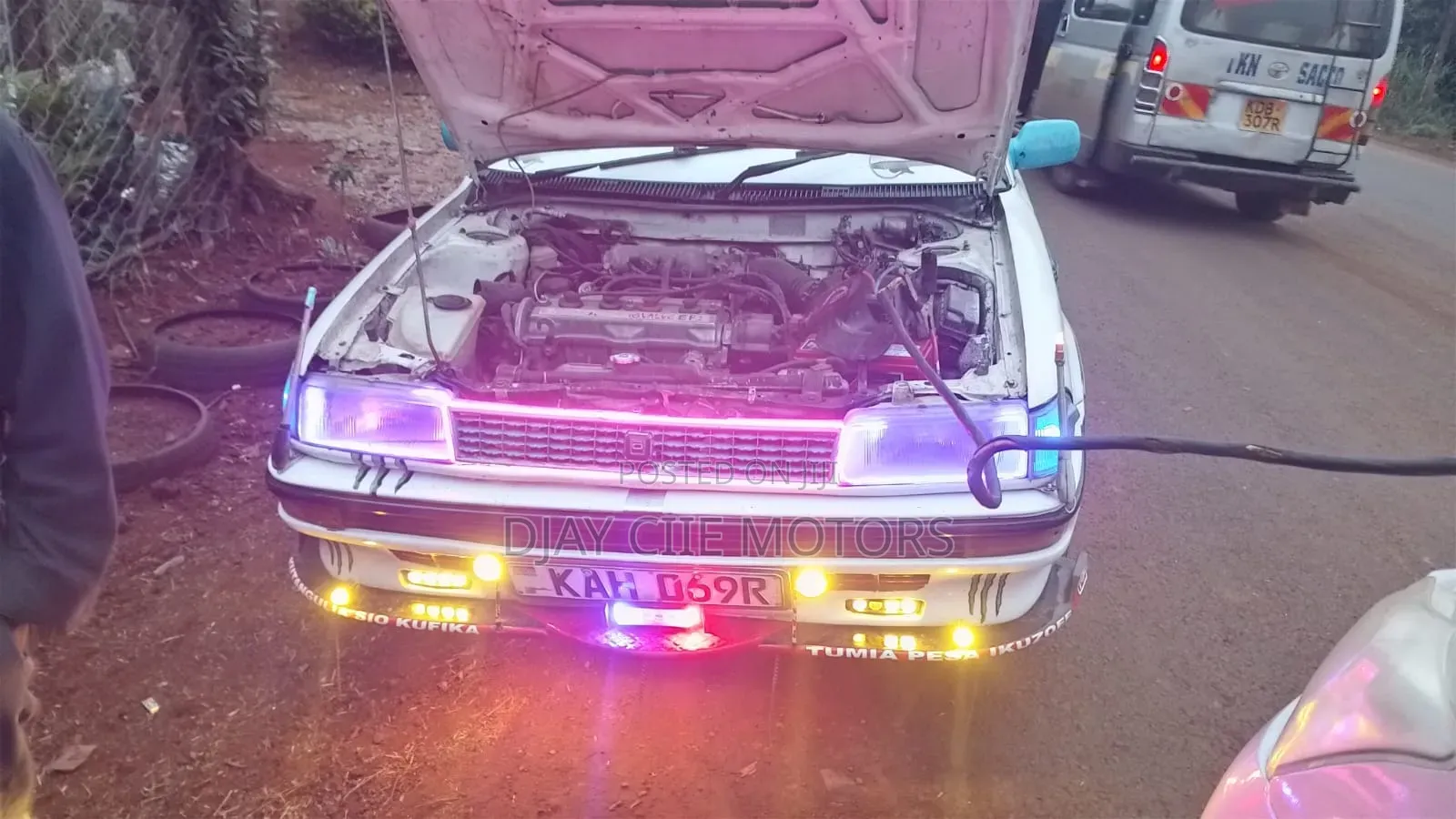 Toyota Corolla 1999 White