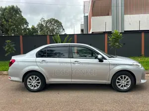 Toyota Axio 1.5 Hybrid 2WD 2018 Silver
