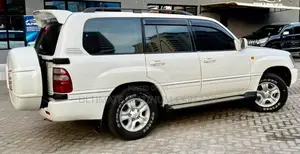 Toyota Land Cruiser 2004 White