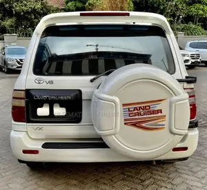 Toyota Land Cruiser 2004 White
