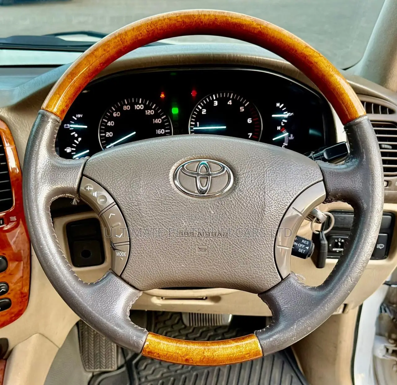 Toyota Land Cruiser 2004 White