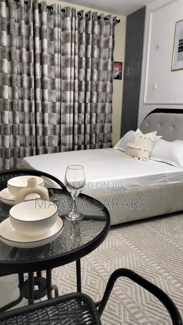 Elegant Studio Airbnb Near Easa (Aviation) - thumbnail 5