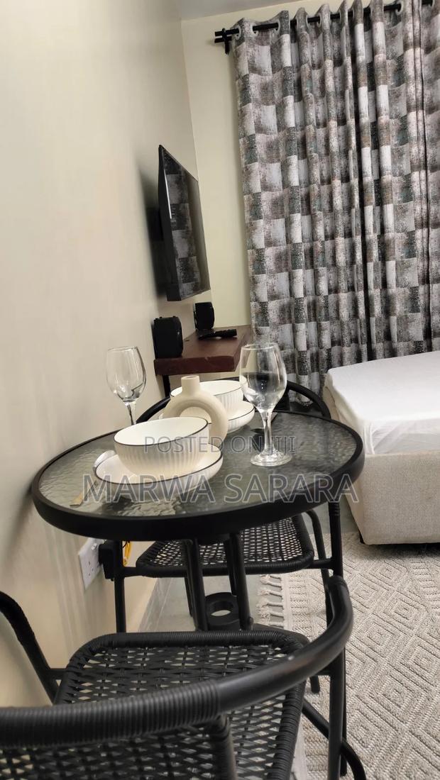 Elegant Studio Airbnb Near Easa (Aviation) - thumbnail 6
