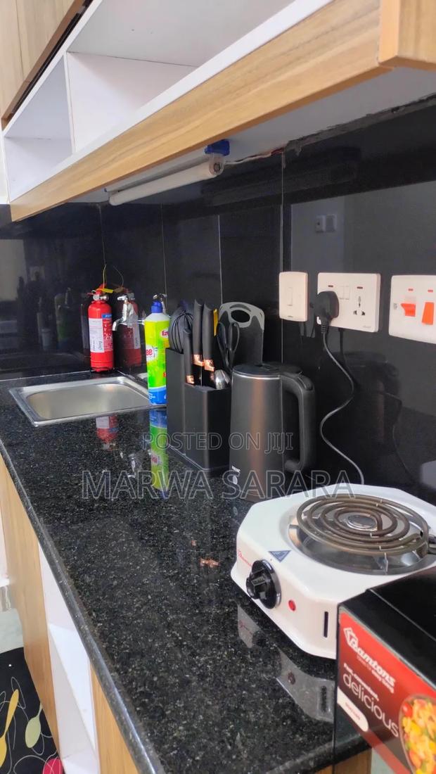 Elegant Studio Airbnb Near Easa (Aviation) - thumbnail 10