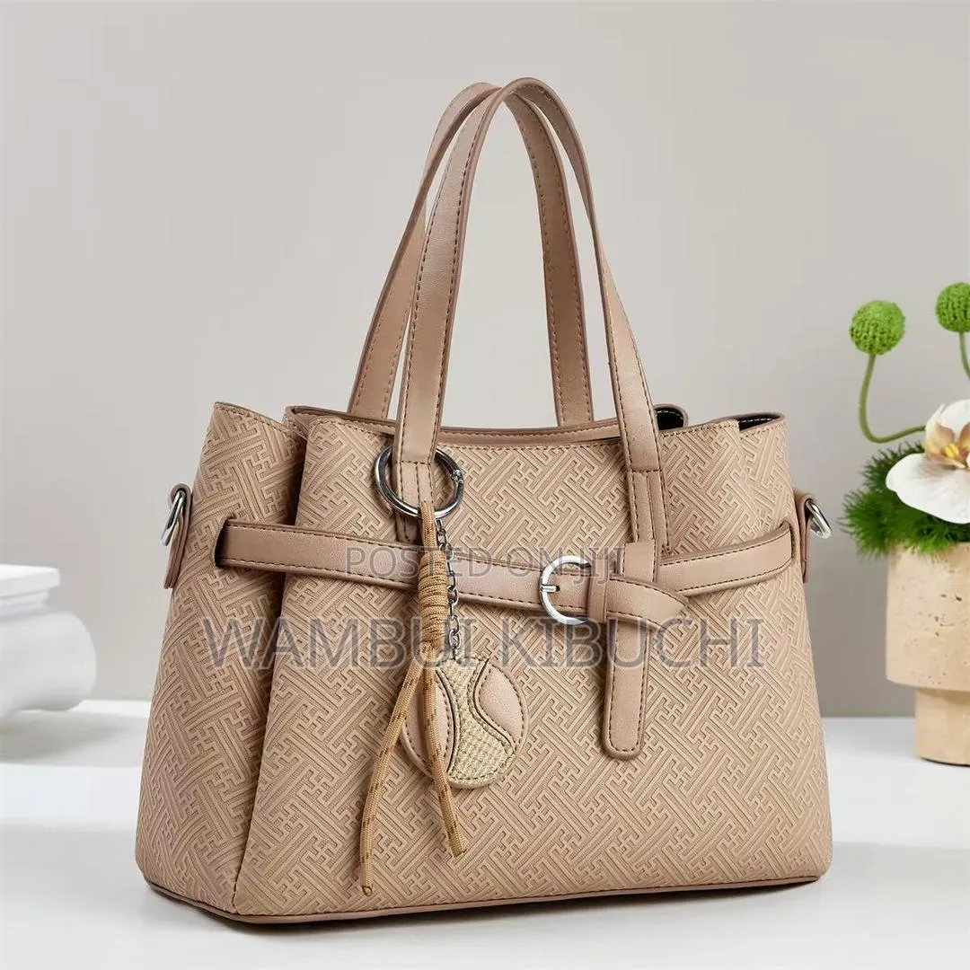 Trendy Medium Handbags