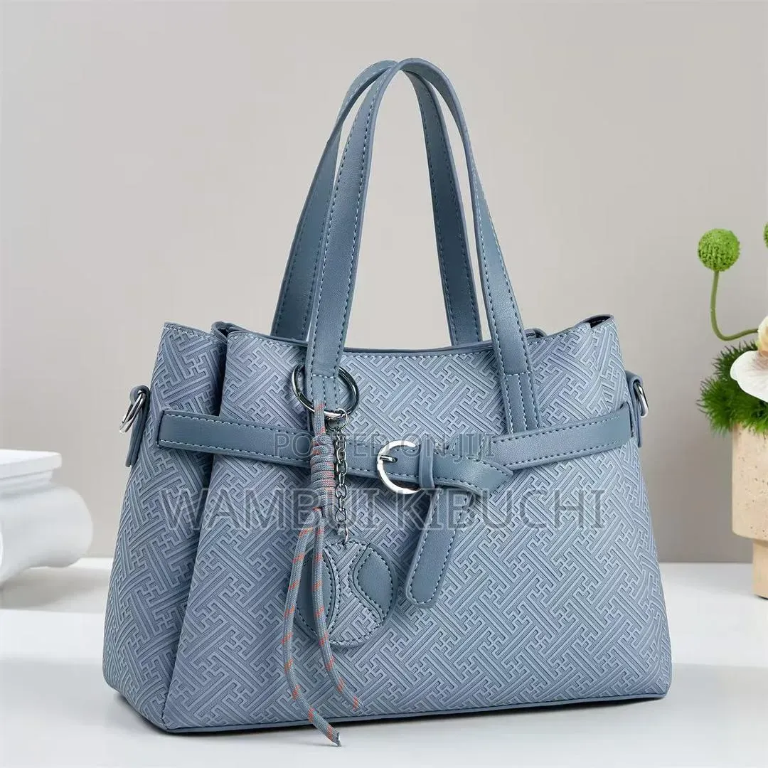 Trendy Medium Handbags