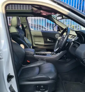 Land Rover Range Rover Evoque SE 4x4 5-Door 2019 White