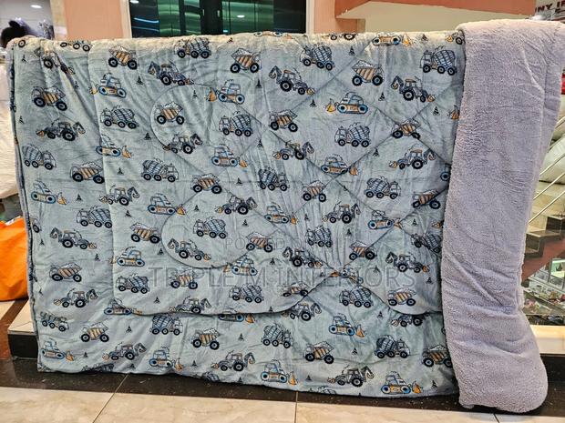 Bio-Regulating Warmth: 4x6 Duvet With 100% Microfiber Wool Blend - main view