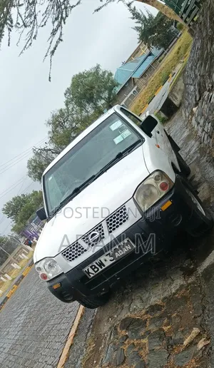 Nissan NP300 2013 White