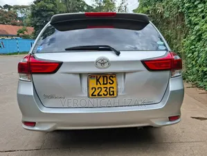 Toyota Corolla Fielder 2017 Silver