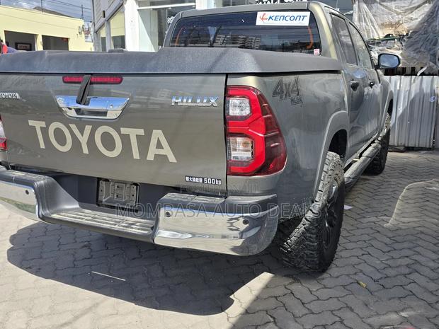 Toyota Hilux 2021 Gray - thumbnail 13