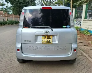 Toyota Sienta 2014 Silver