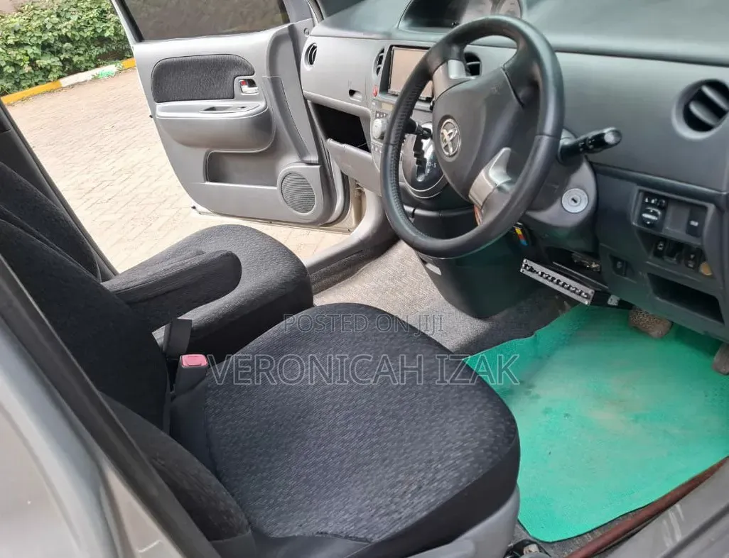 Toyota Sienta 2014 Silver