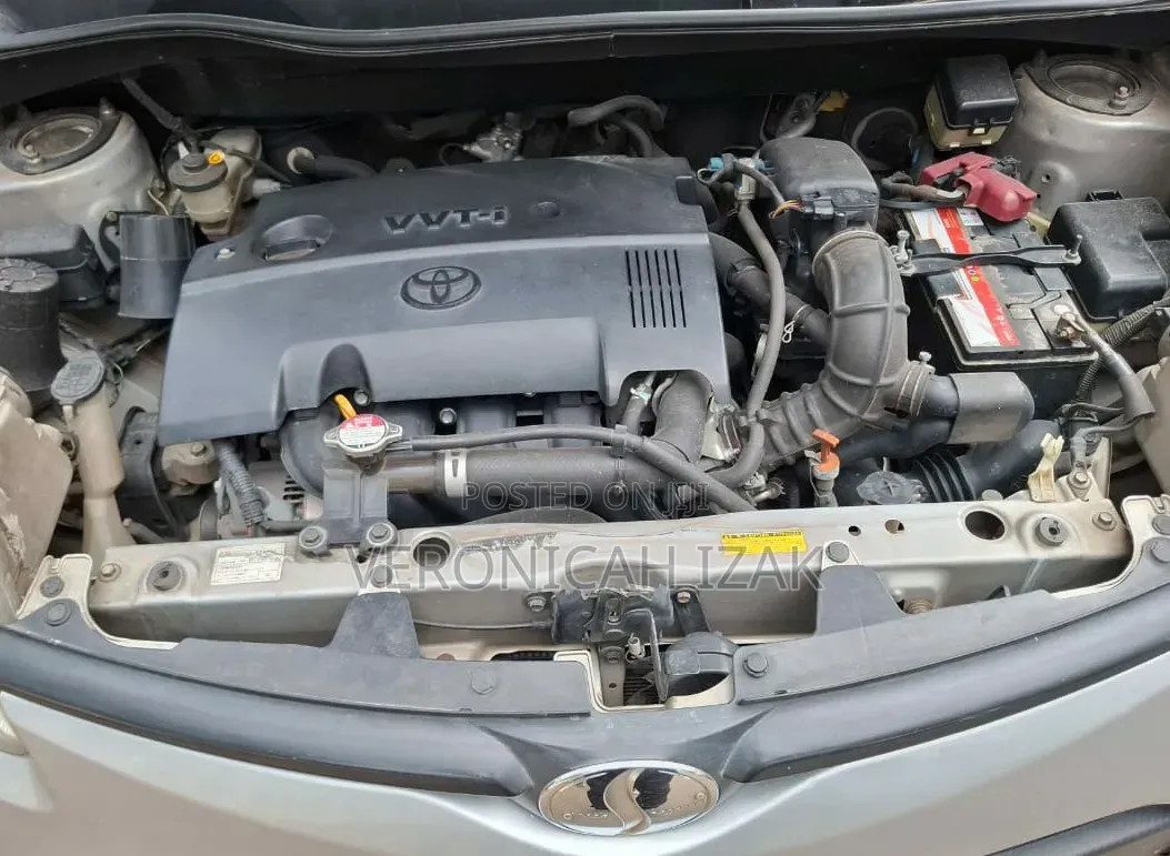 Toyota Sienta 2014 Silver