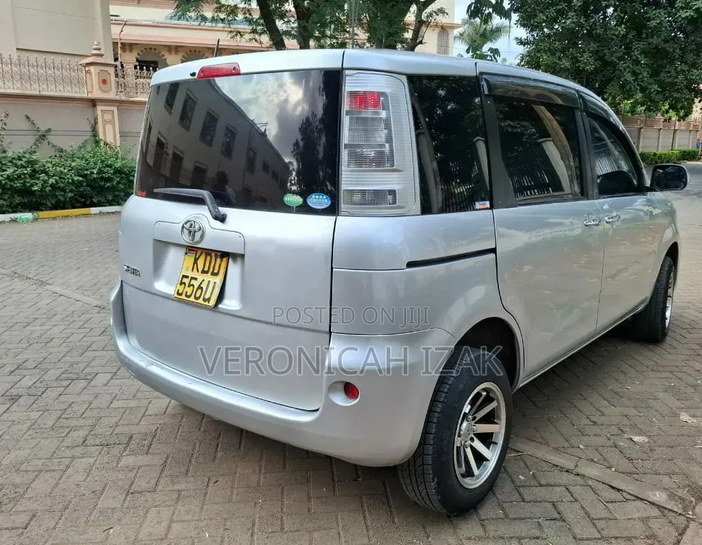 Toyota Sienta 2014 Silver