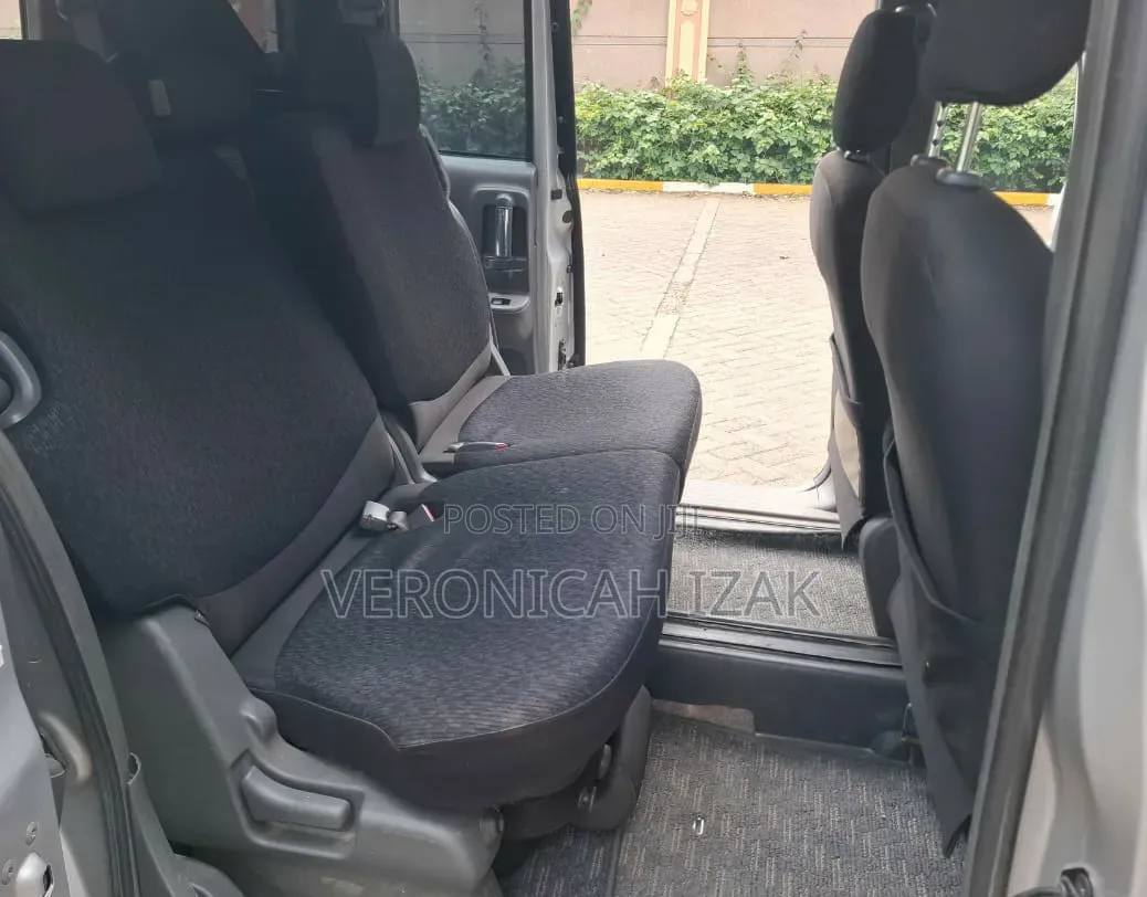 Toyota Sienta 2014 Silver