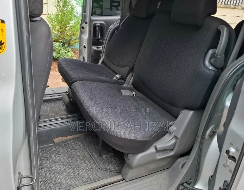 Toyota Sienta 2014 Silver