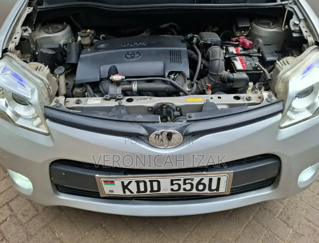 Toyota Sienta 2014 Silver
