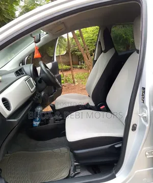Toyota Vitz 2014 Silver