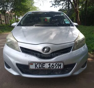 Toyota Vitz 2014 Silver