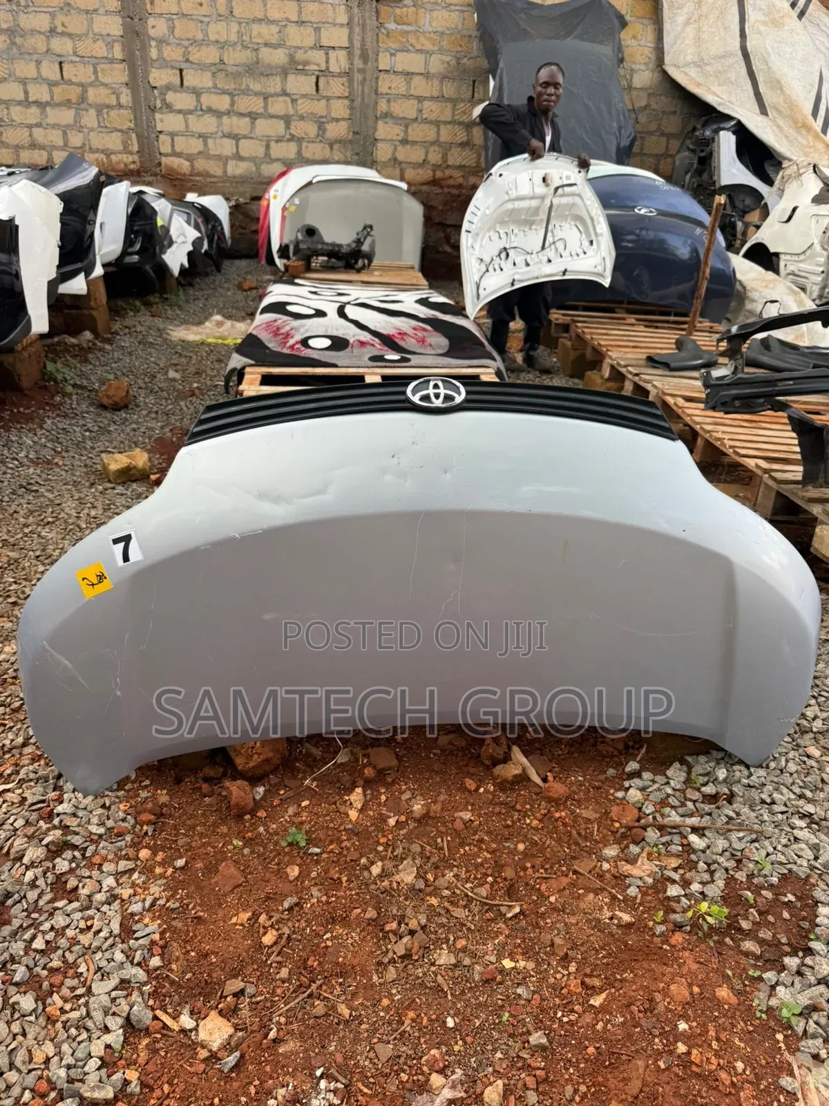 Toyota Spade Bonnet