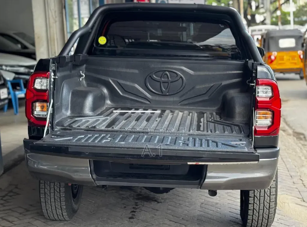 Toyota Hilux Revo Double Cab Deisel 2.4 AWD 2019 Black
