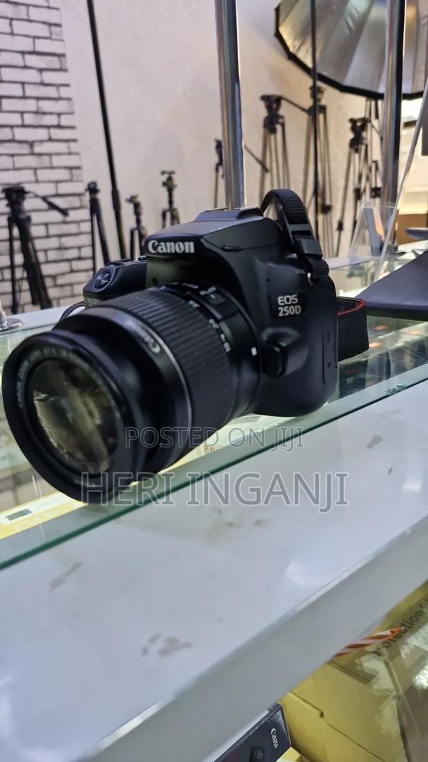 Used Canon 250d Camera Lit