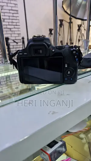 Used Canon 250d Camera Lit