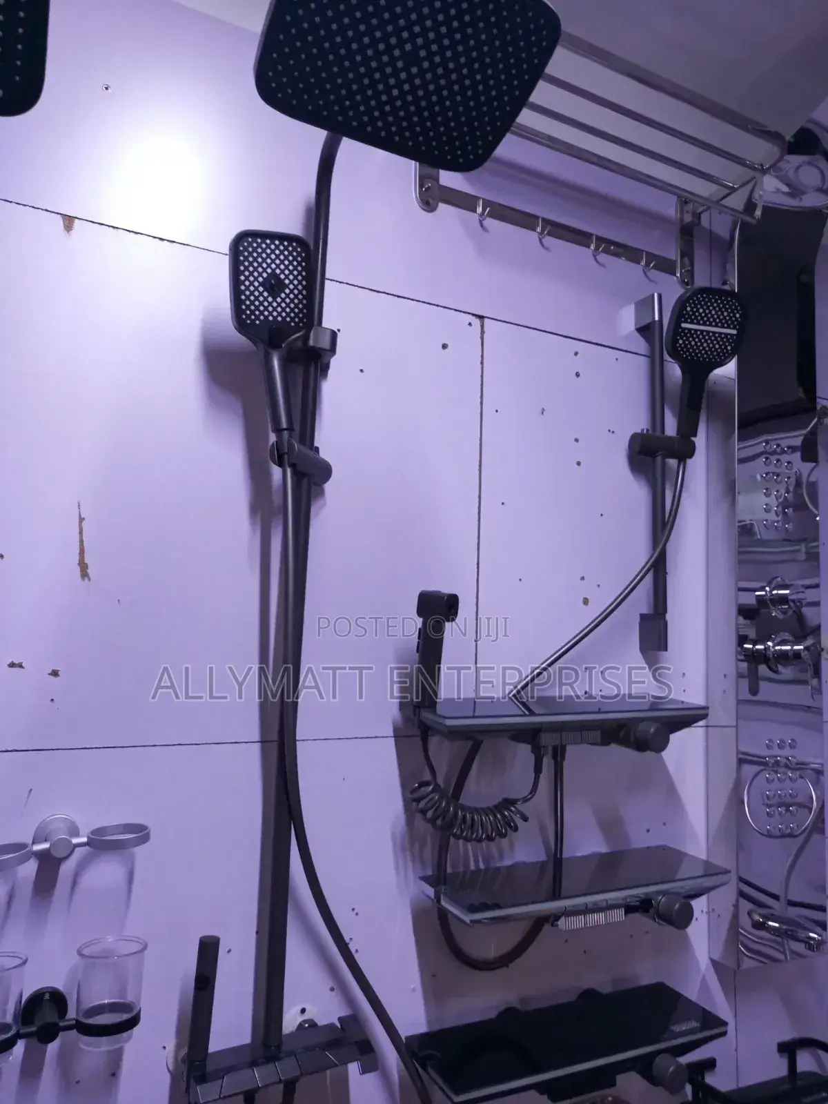 Grey Piano Shower Raiser