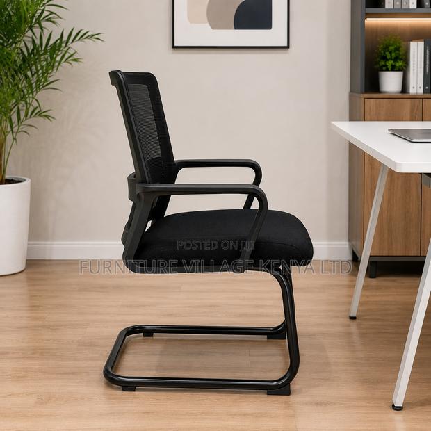 Office Mesh Conference Chair. - thumbnail 4
