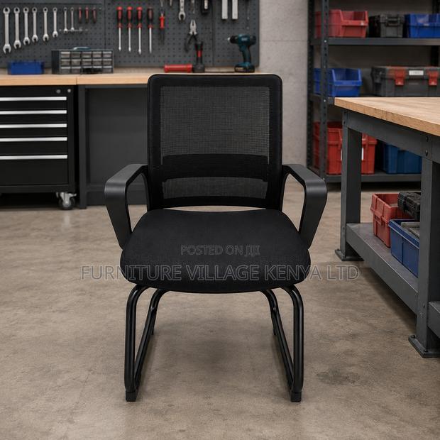 Office Mesh Conference Chair. - thumbnail 5