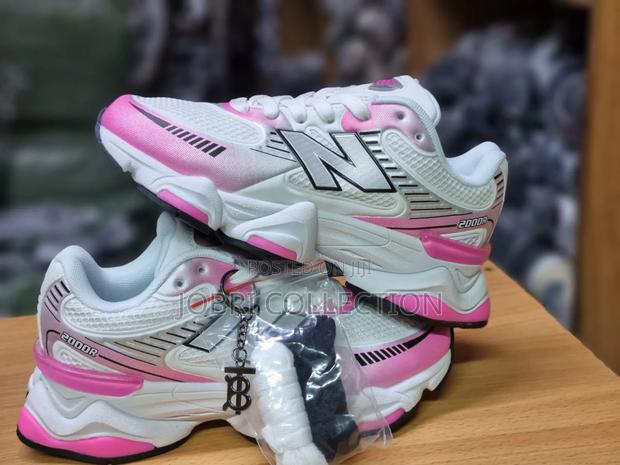 Ladies New Balance 2000r Sneakers