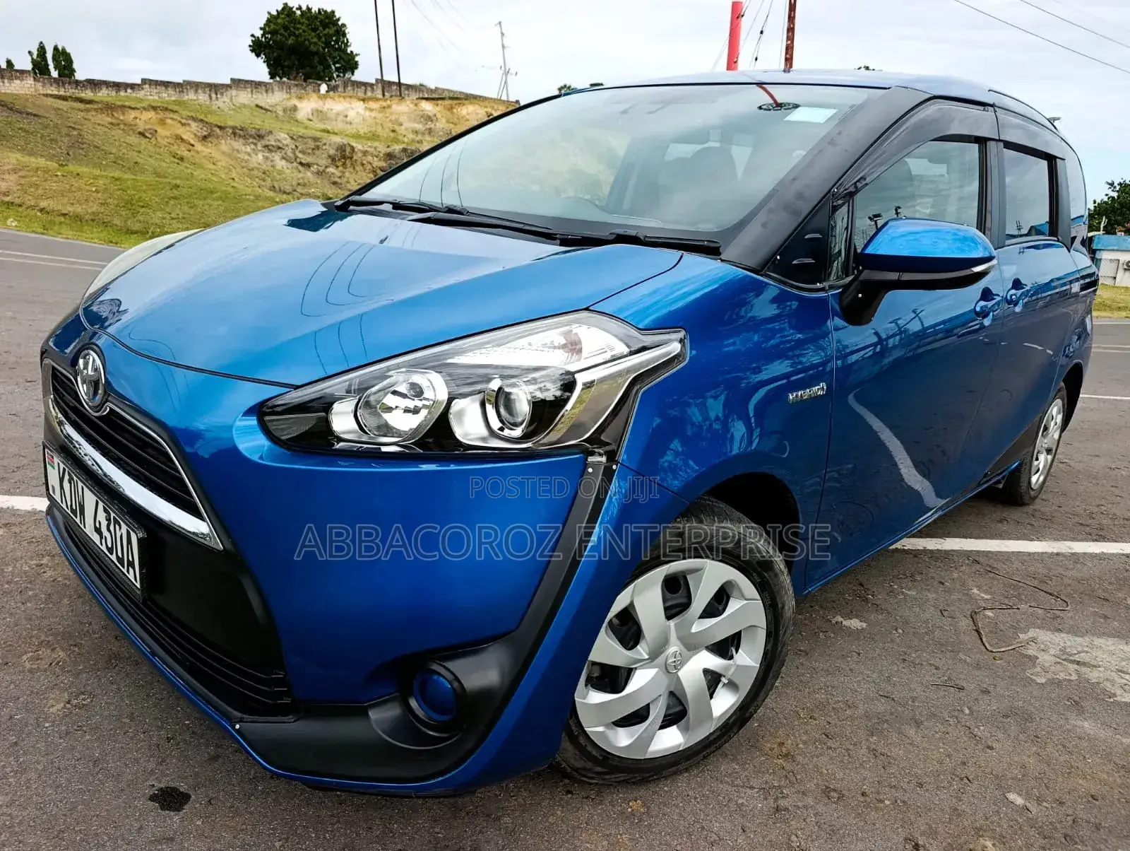 Toyota Sienta 1.5 Hybrid FWD 2018 Blue