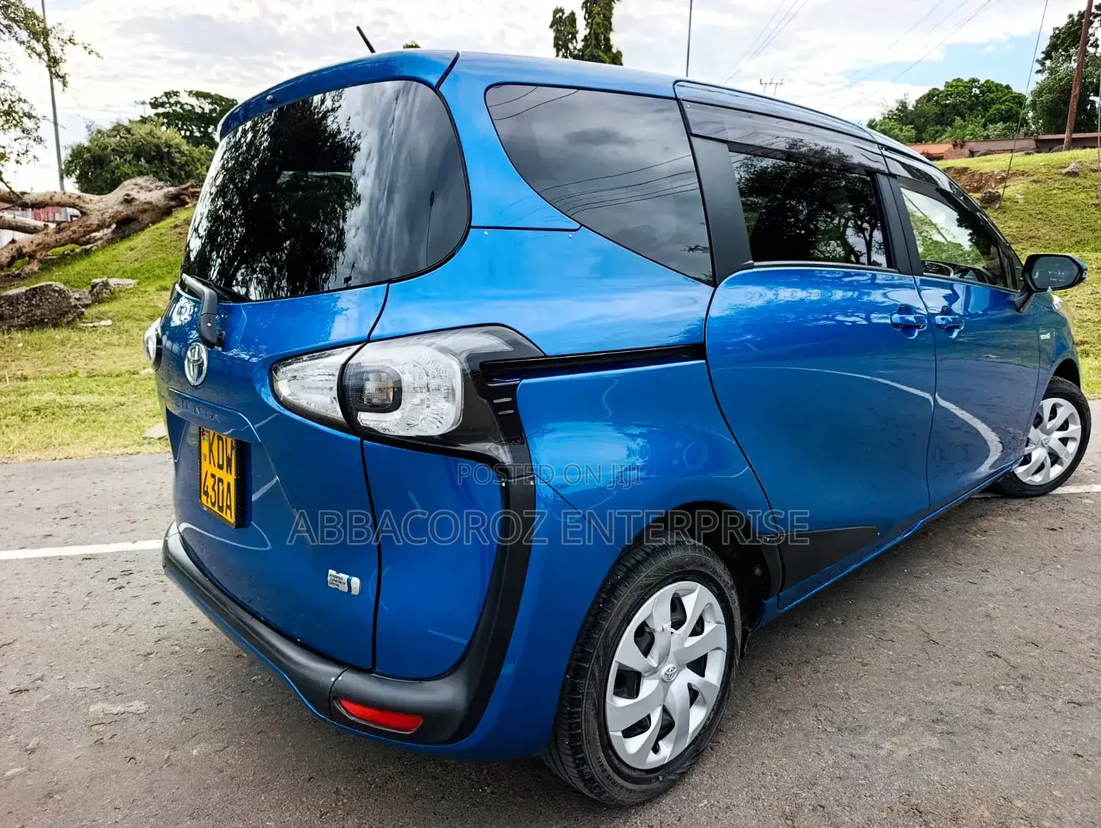 Toyota Sienta 1.5 Hybrid FWD 2018 Blue