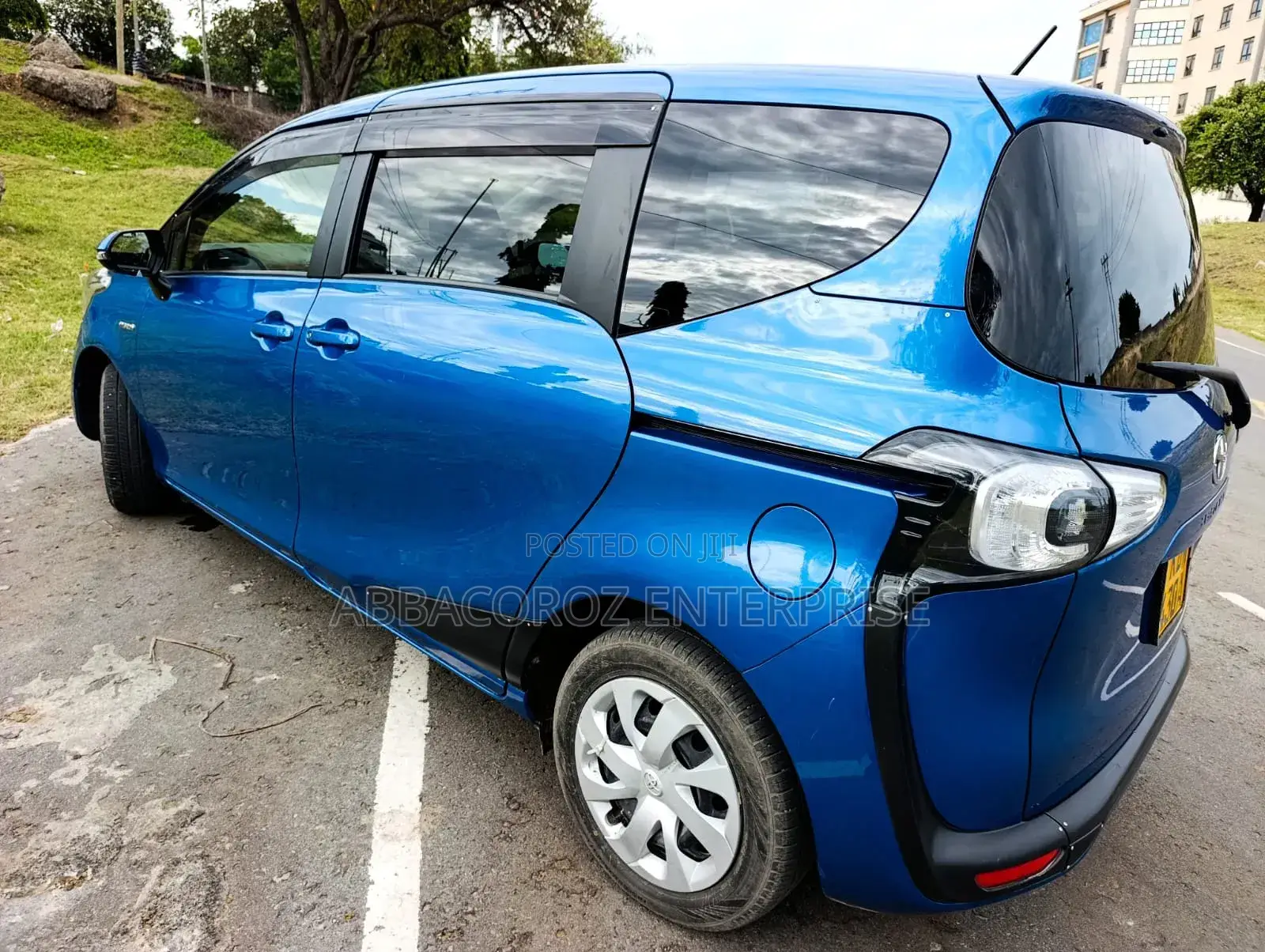 Toyota Sienta 1.5 Hybrid FWD 2018 Blue