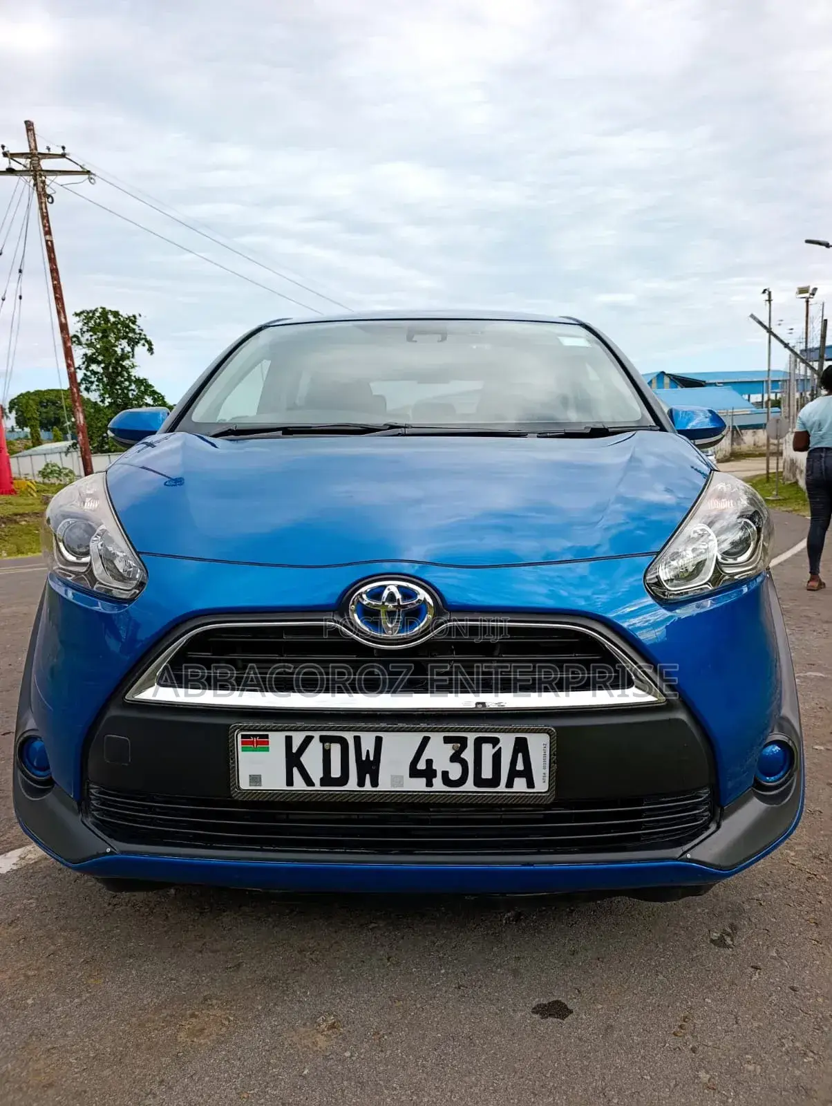 Toyota Sienta 1.5 Hybrid FWD 2018 Blue