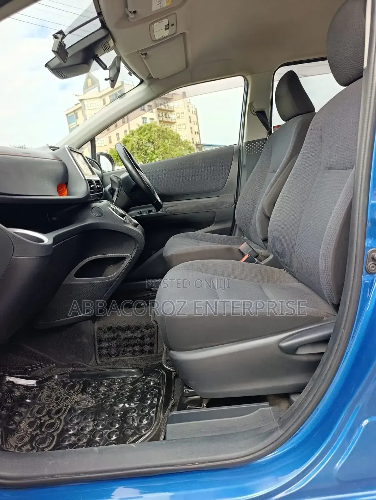 Toyota Sienta 1.5 Hybrid FWD 2018 Blue