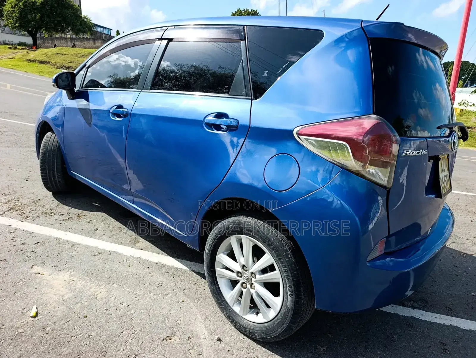 Toyota Ractis 2016 Blue