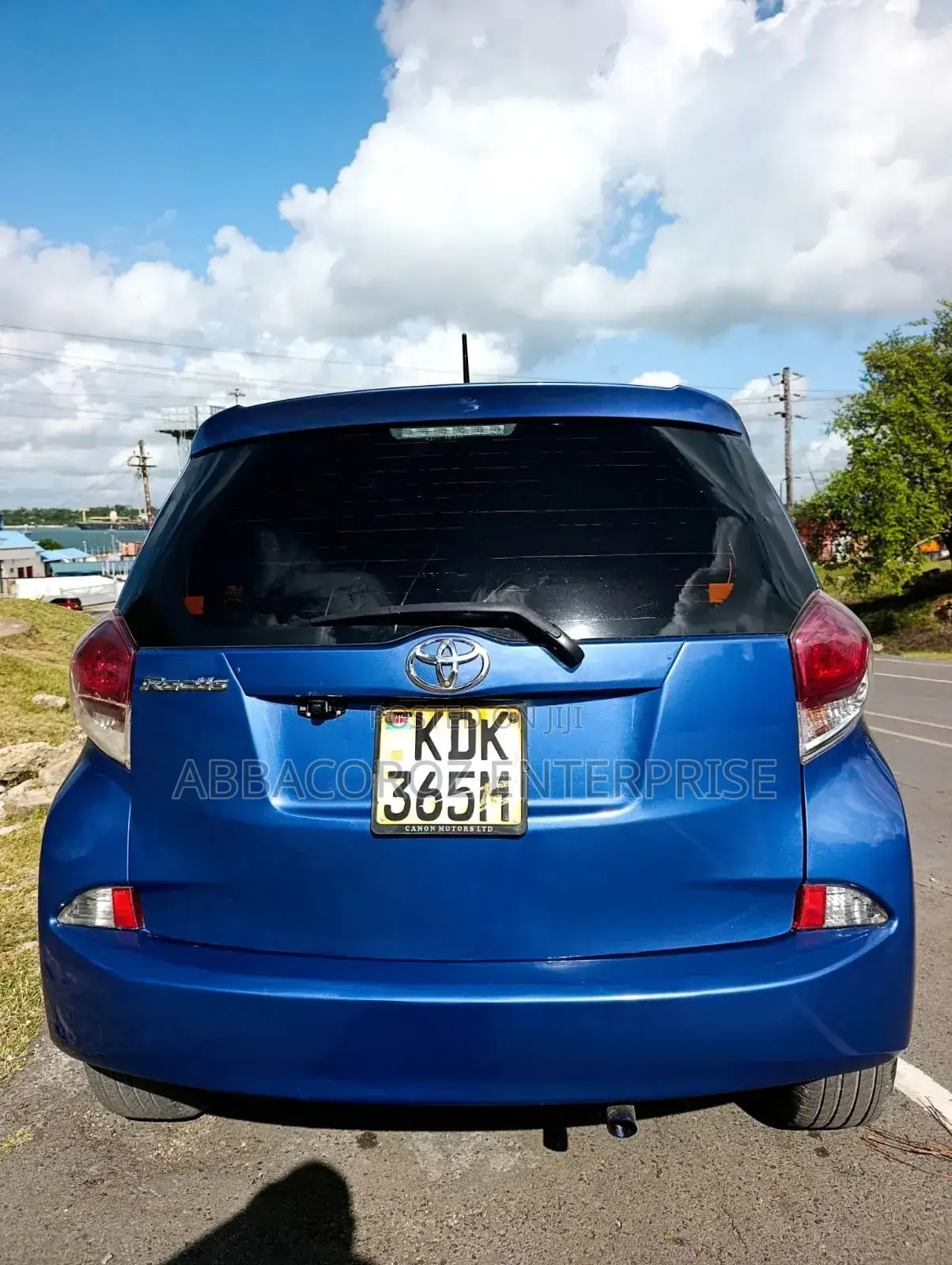 Toyota Ractis 2016 Blue