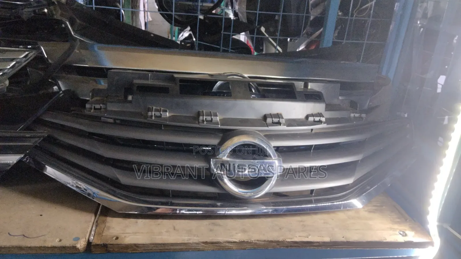 Nissan Note E12 Grill
