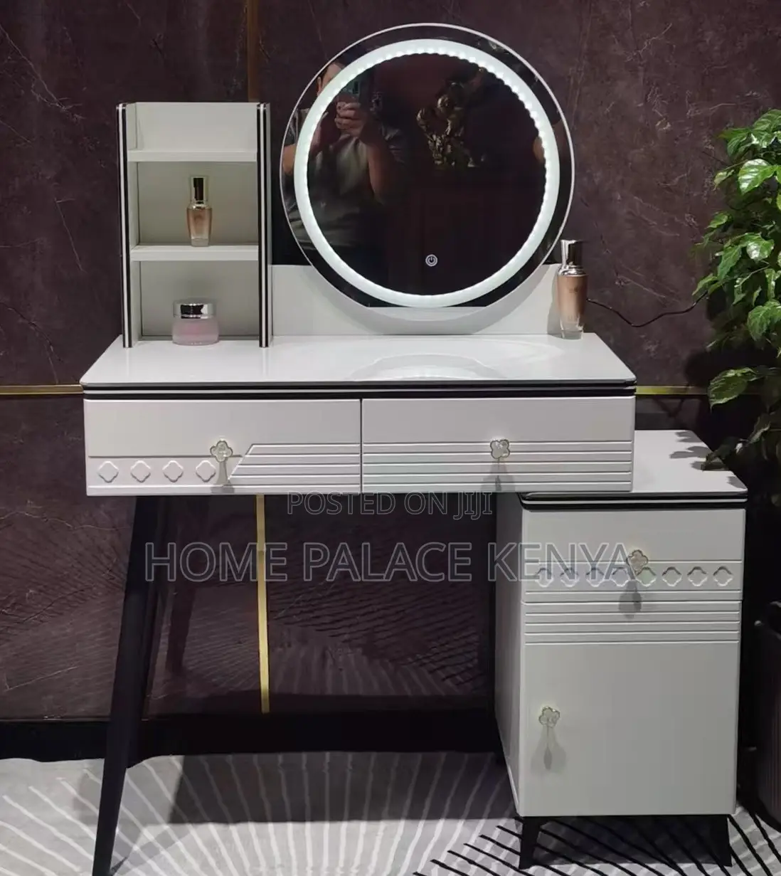 Vanity Dresser: Makeup Vanity Table With Smart Mirror With Storage