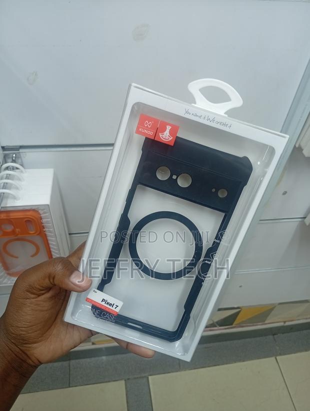 Google Pixel 7 in Black With a Transparent Back Cover - thumbnail 2