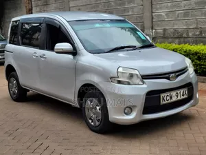 Toyota Sienta 2012 Silver