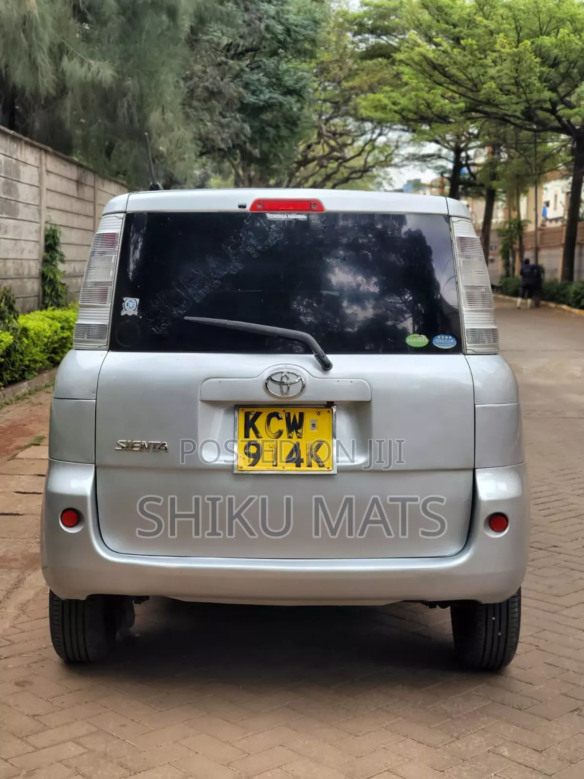 Toyota Sienta 2012 Silver