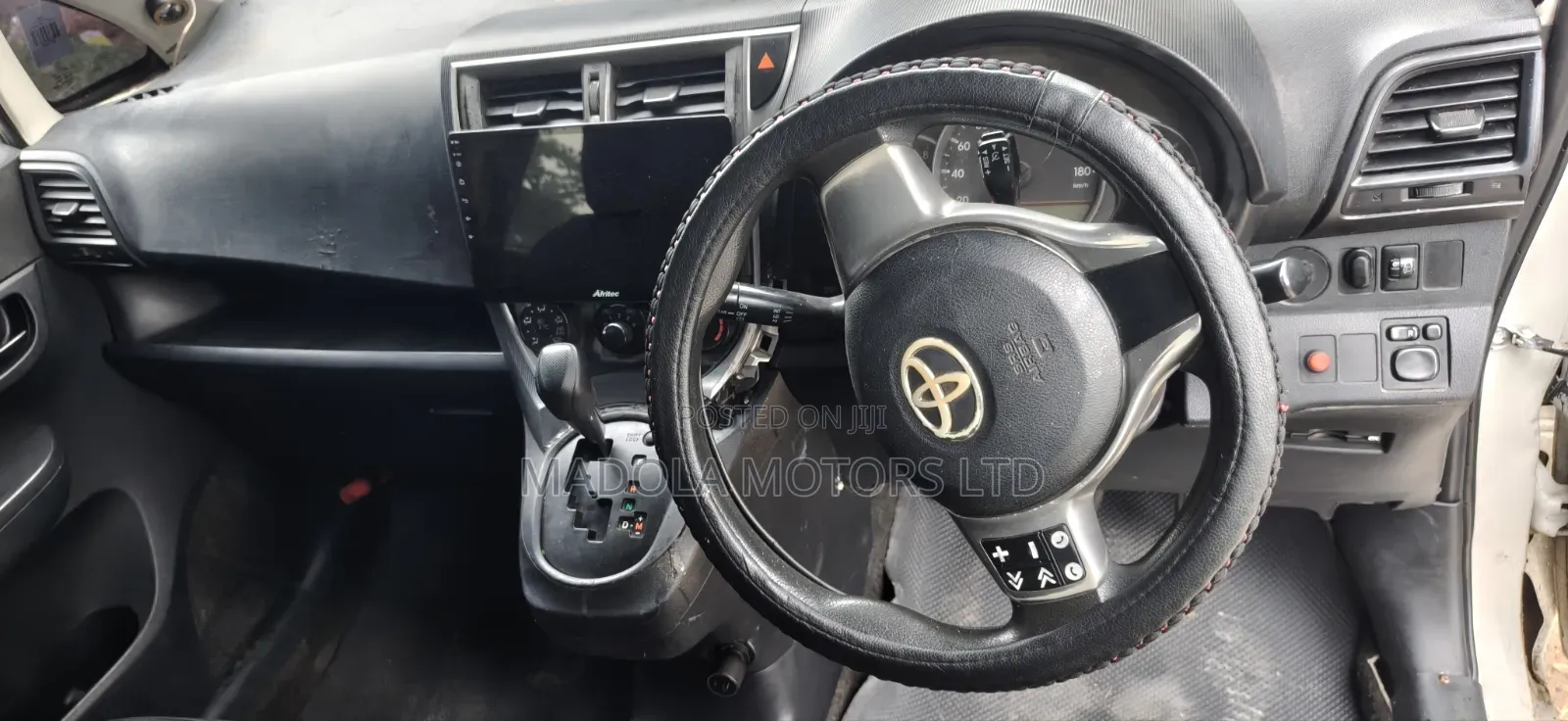 Toyota Ractis 1.5 AWD 2013 Pearl