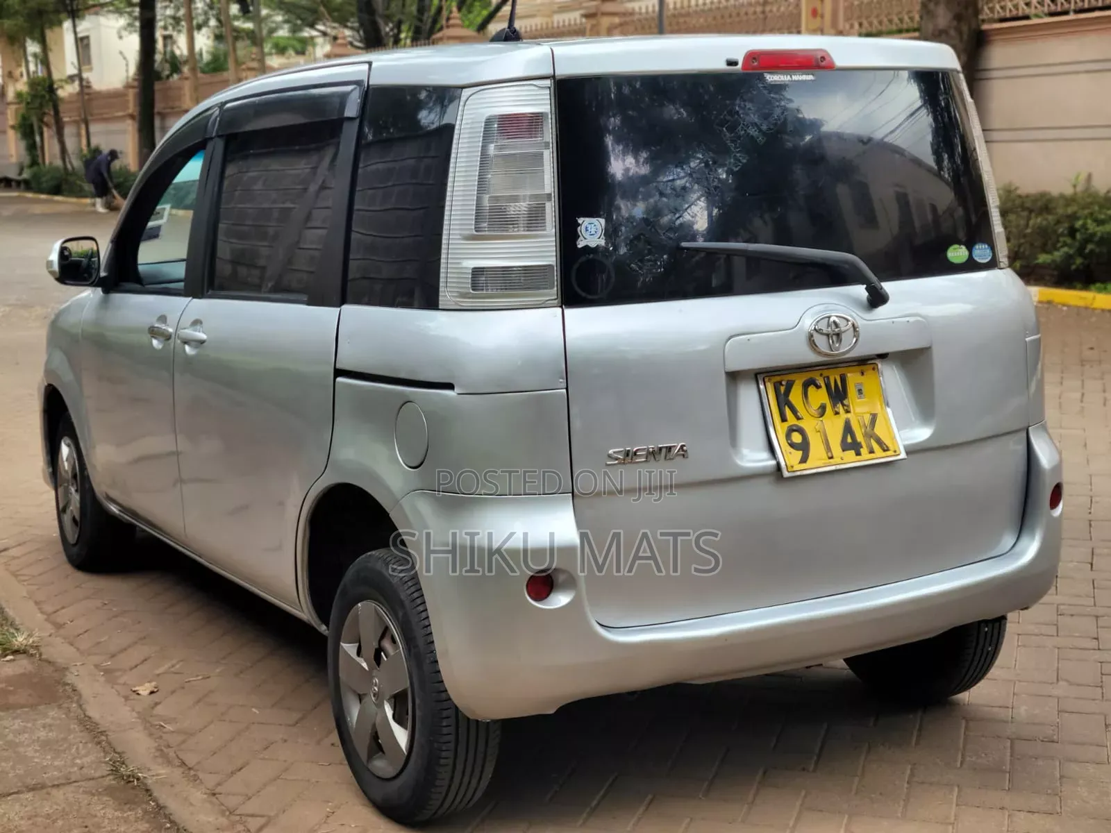Toyota Sienta 2012 Silver