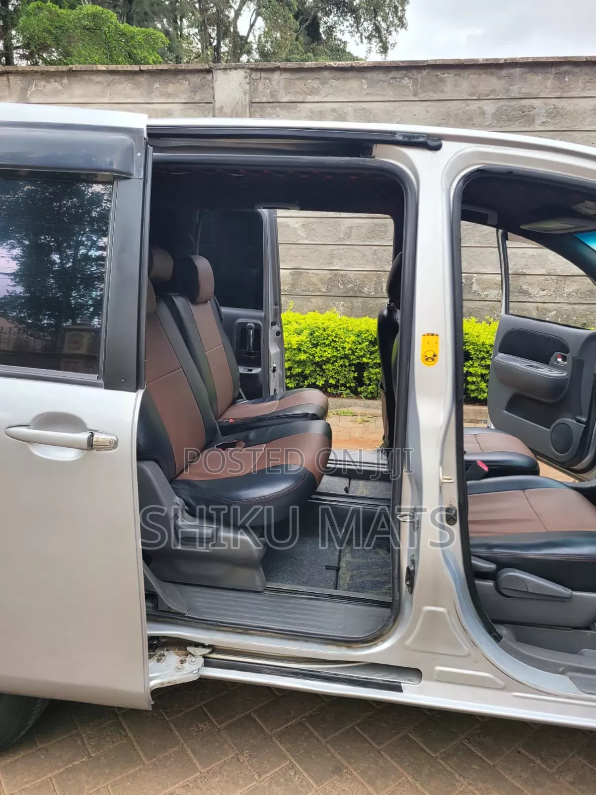 Toyota Sienta 2012 Silver